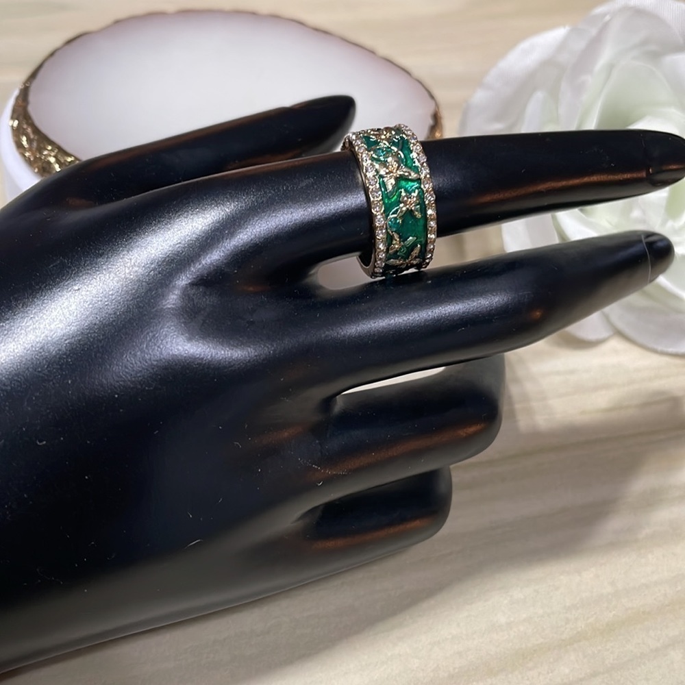 Elegant Butterfly Crystal Green Band Gold Ring - Picture 11 of 11